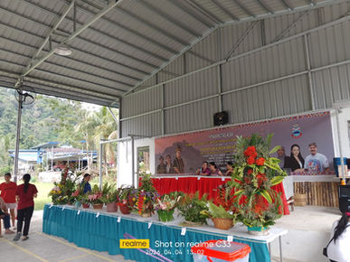 Program Gubahan Bunga Hutan Serlah Kreativiti Wanita Kg. Bundu Paka