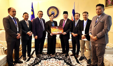 Chief Minister Hands RM5,000 Incentive to Sabah Muay Thai Champion