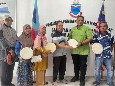 KBSK Al-Munawarah Receives Kompang Set to Boost Islamic Cultural Activities in Apin-Apin