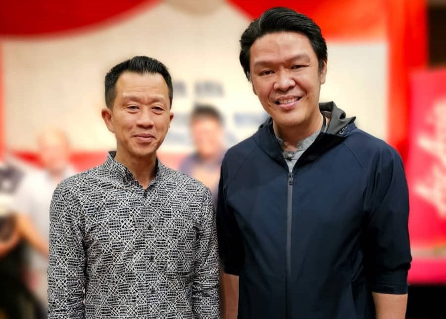 William (kanan) bersama Datuk Captain Voo