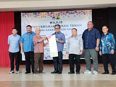 Penantian puluhan tahun 548 penduduk untuk memiliki hak milik tanah berakhir