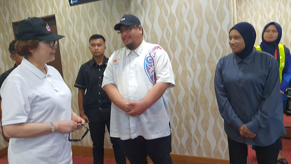 The Minister with Abdul Azis Abd Bool at the Tawau Airport.