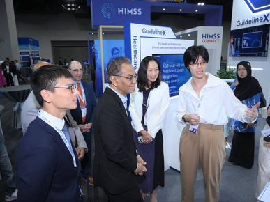 HIMSS APAC 2025: Malaysian Health Minister Visits GuidelineX Exhibition