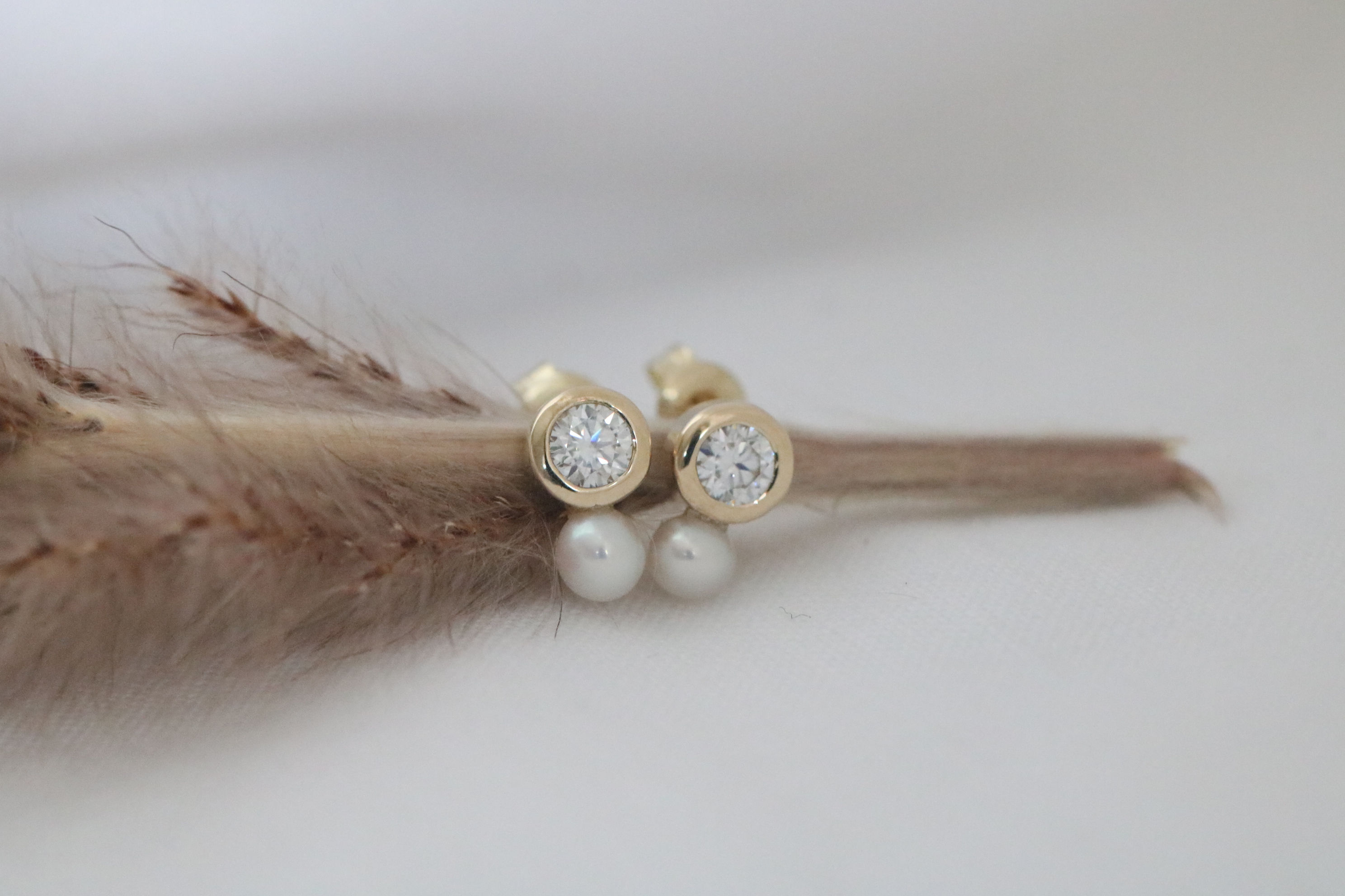 Pearly-Moissanite Studs