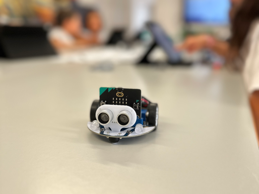 Robot educativo nas aulas da Junicoders