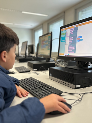 Eastertech, workshop de programação para crianças realizado pela Junicoders