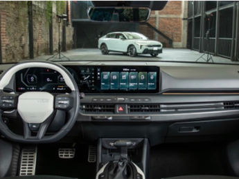 El Kia K4 hace que las pantallas gigantes finalmente tengan sentido