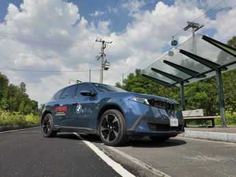 ¿El nuevo auto de Peter Parker? El BMW iX3 se robó los reflectores con Tom Holland y Zendaya en CDMX