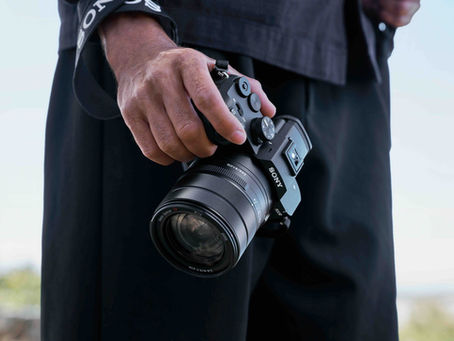 ¿El fin de los lentes pesados? La nueva joya con superzoom que lo graba todo sin destruirte la espalda
