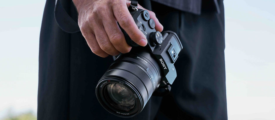 ¿El fin de los lentes pesados? La nueva joya con superzoom que lo graba todo sin destruirte la espalda