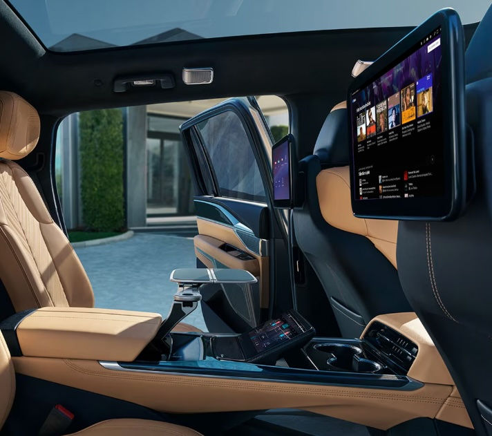 ¿Netflix and chill en el tráfico? General Motors activa el streaming trasero y ya no hay excusas para el aburrimiento