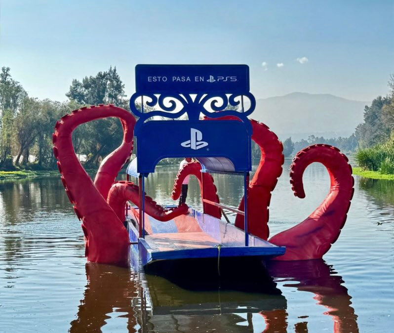 PlayStation convirtió una trajinera de Xochimilco en escenario de sus juegos más épicos