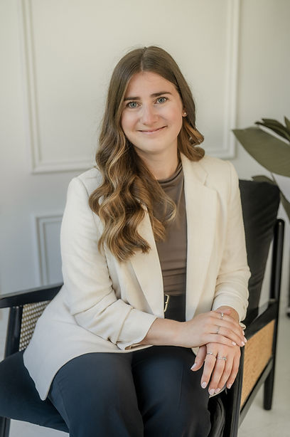 Me Lysanne Vermette, avocate, pratique au sein de DUX cabinet d'avocats en droit de la jeunesse et en droit de la santé mentale sur la Rive Nord de Montréal (Saint-Jérôme, Joliette, Laval). 