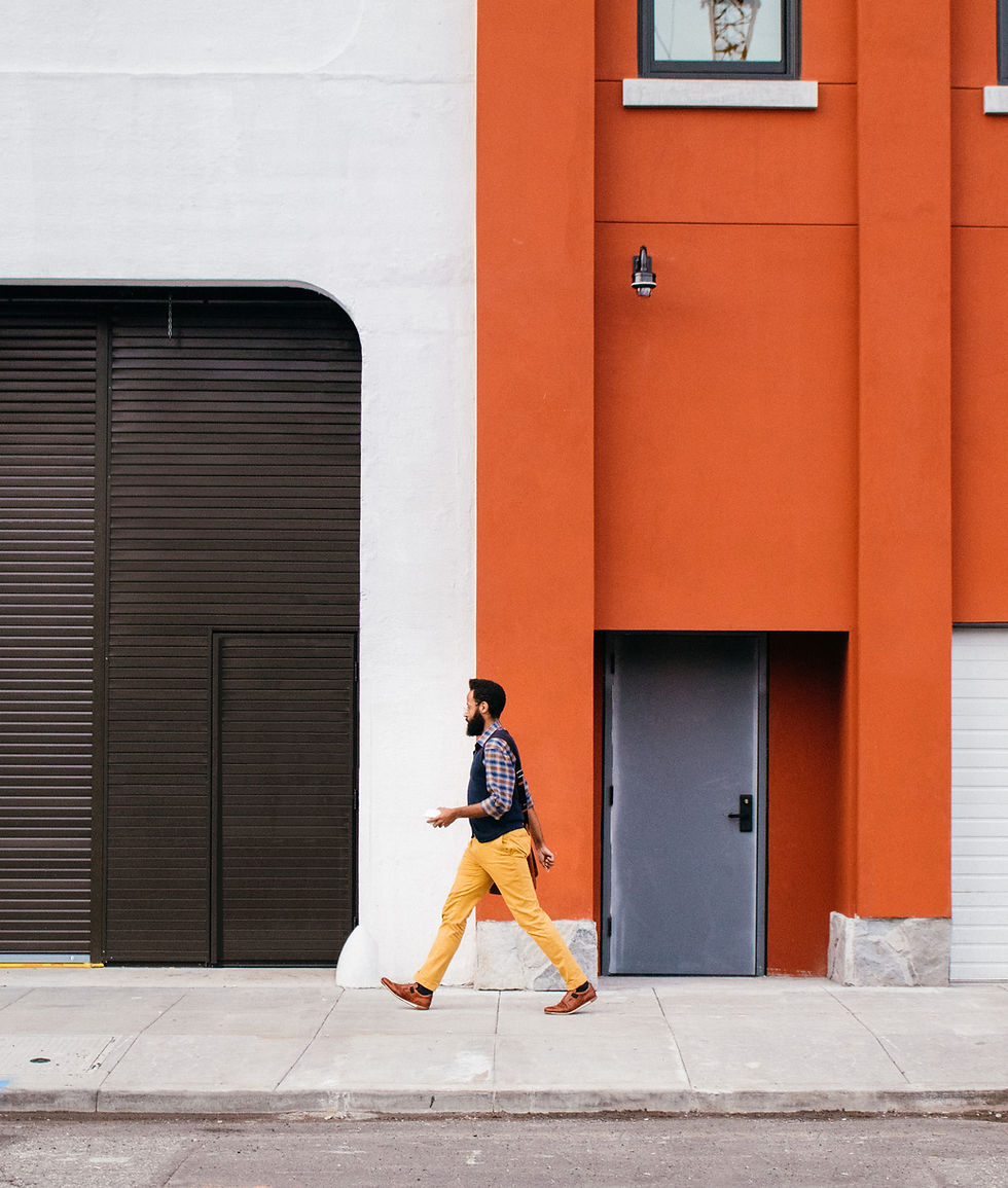 Açık Havada Yürüyen Adam