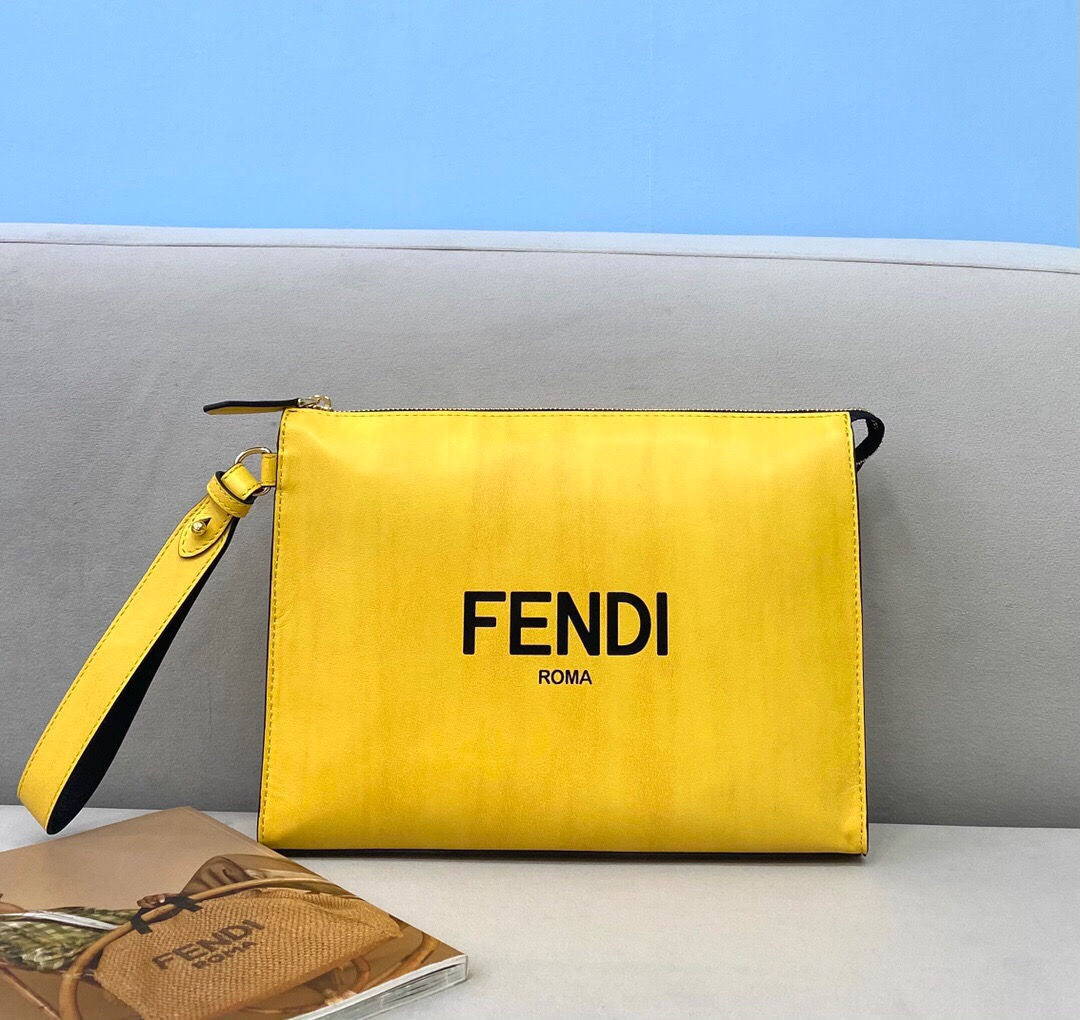 FENDI POUCH