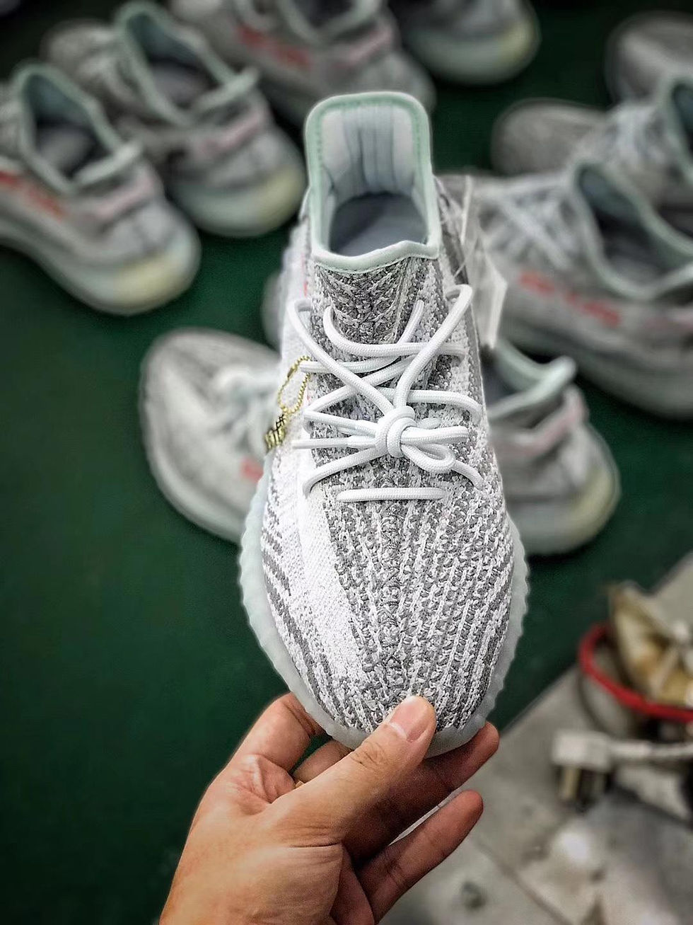 Thumbnail: ADIDAS YEEZY BOOST 350 V2 BLUE TINT
BLUE TINT/GREY THREE/HIGH RISK RED