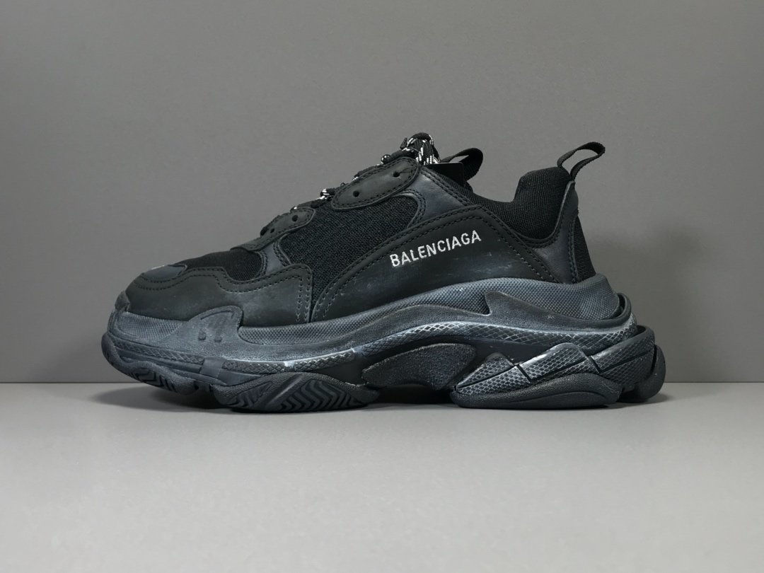 BALENCIAGA TRIPLE S BLACK (2019)
BLACK/BLACK