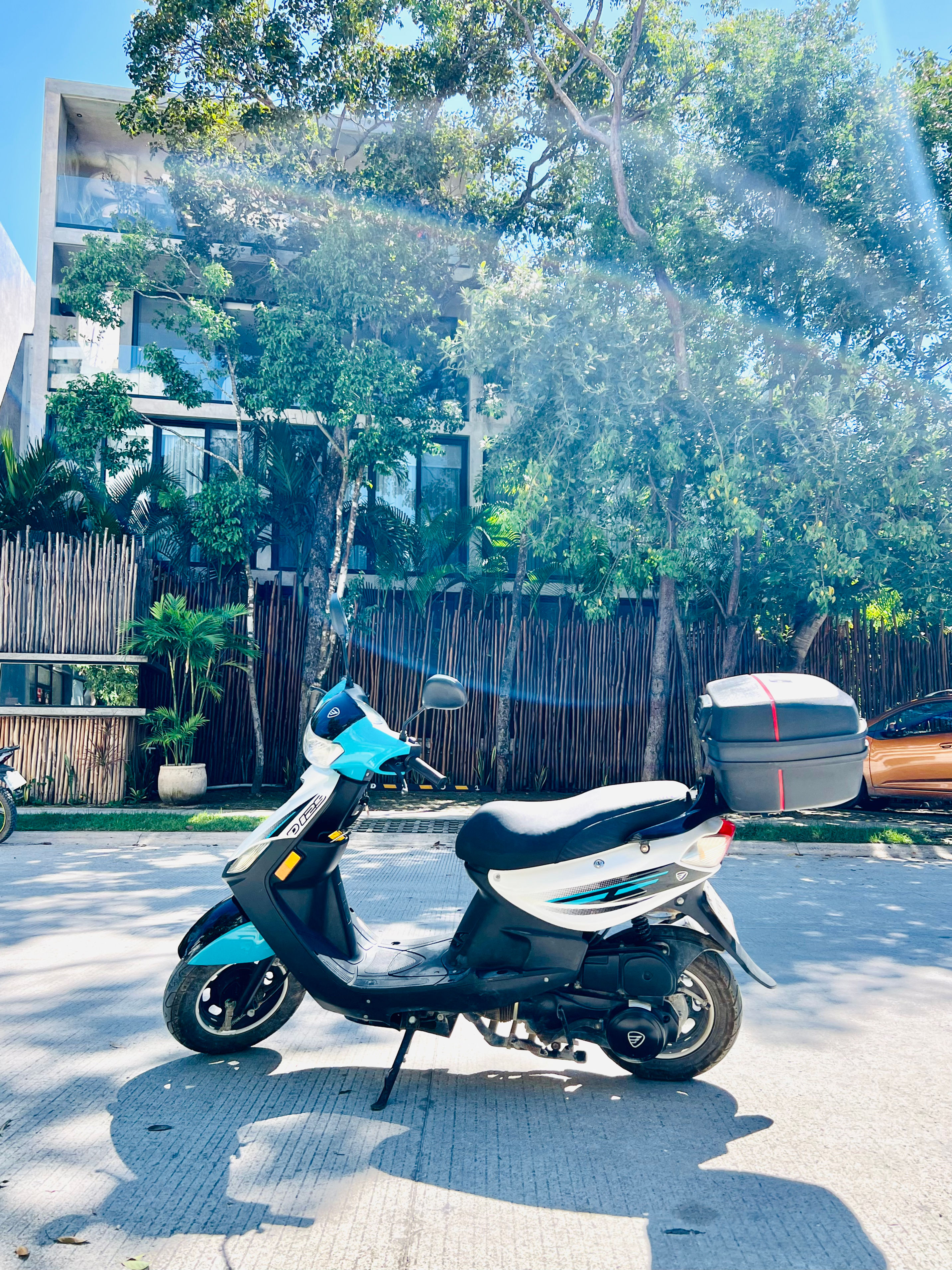 scooter 125 cc side