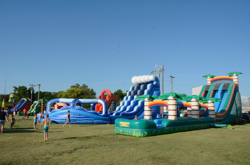 Bounce houses 20188553.jpeg