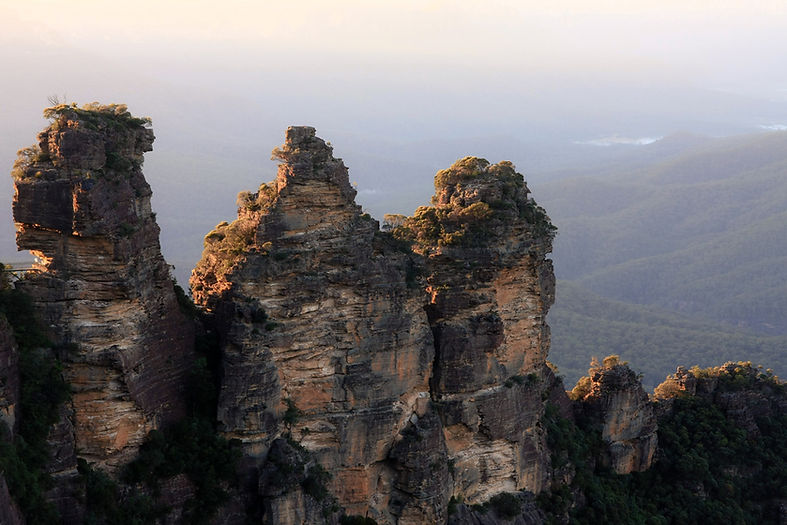 A view of the mountains and cliffs 