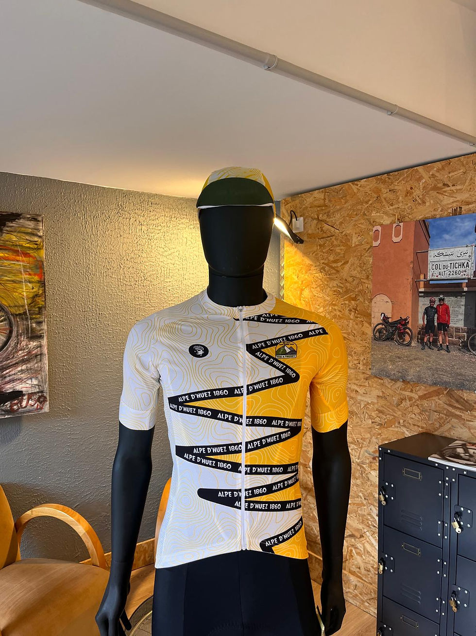Tom & Thierry - Location vente réparation boutique du cycliste - Bourg d'Oisans - maillot cycliste Alpe d'Huez