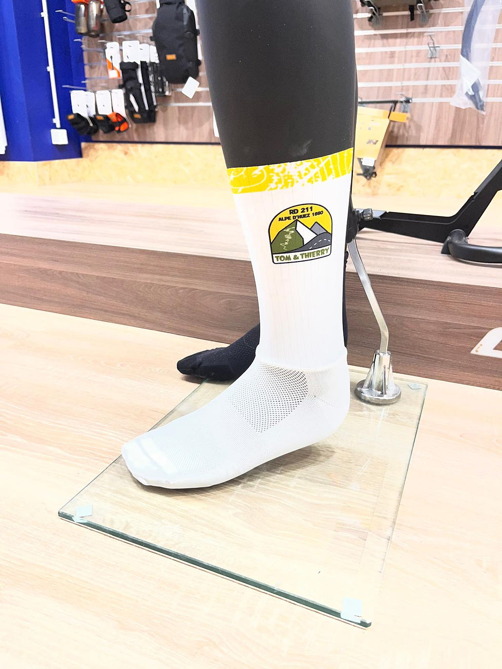 Tom & Thierry - Location vente réparation boutique du cycliste - Bourg d'Oisans - chaussettes blanches
