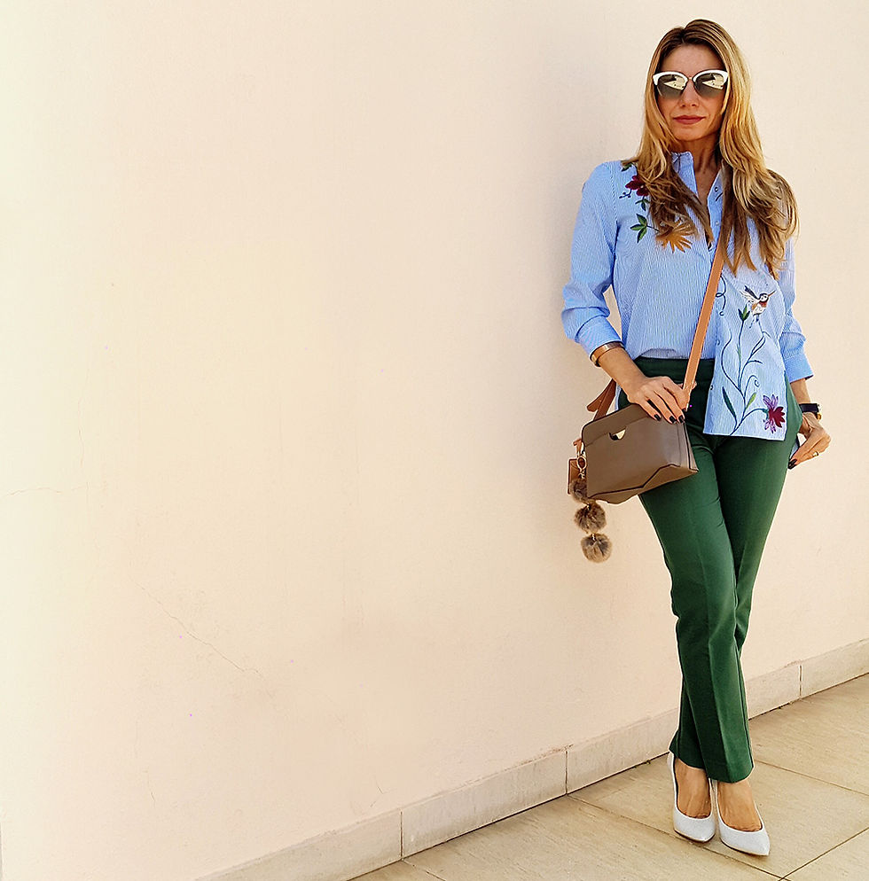 Personal-Stylist-BH-Looks-feminino-camisa listrada bordada-scarpin branco