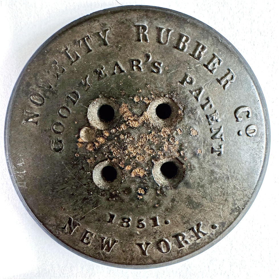 Thumbnail: NA 137A2 | Dug US Navy Hard Rubber Coat Button