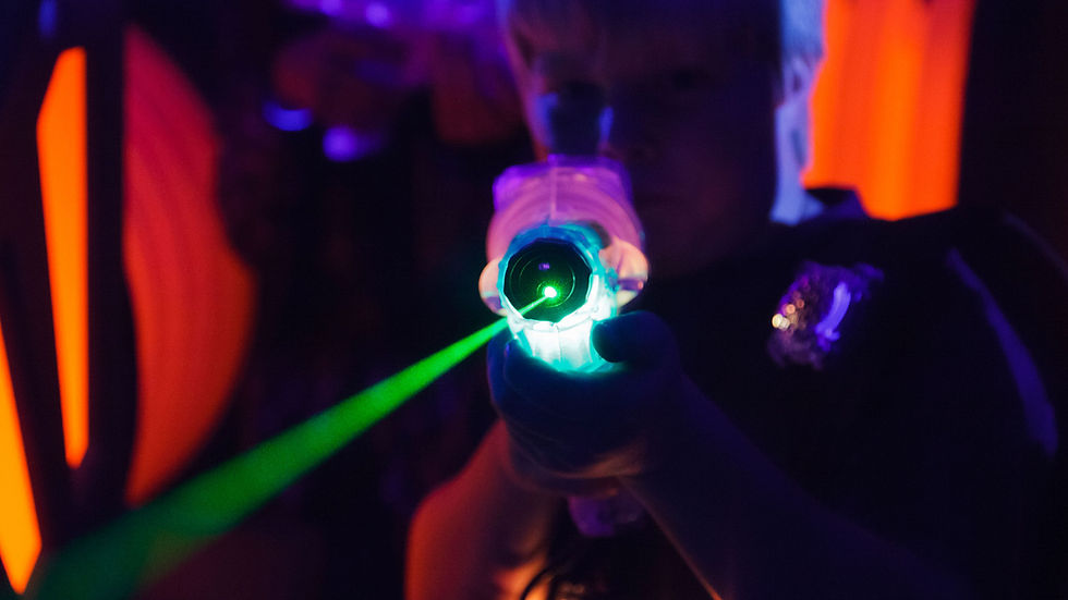 Joueur en train de faire un partie de laser Game à Aix en Provence.
