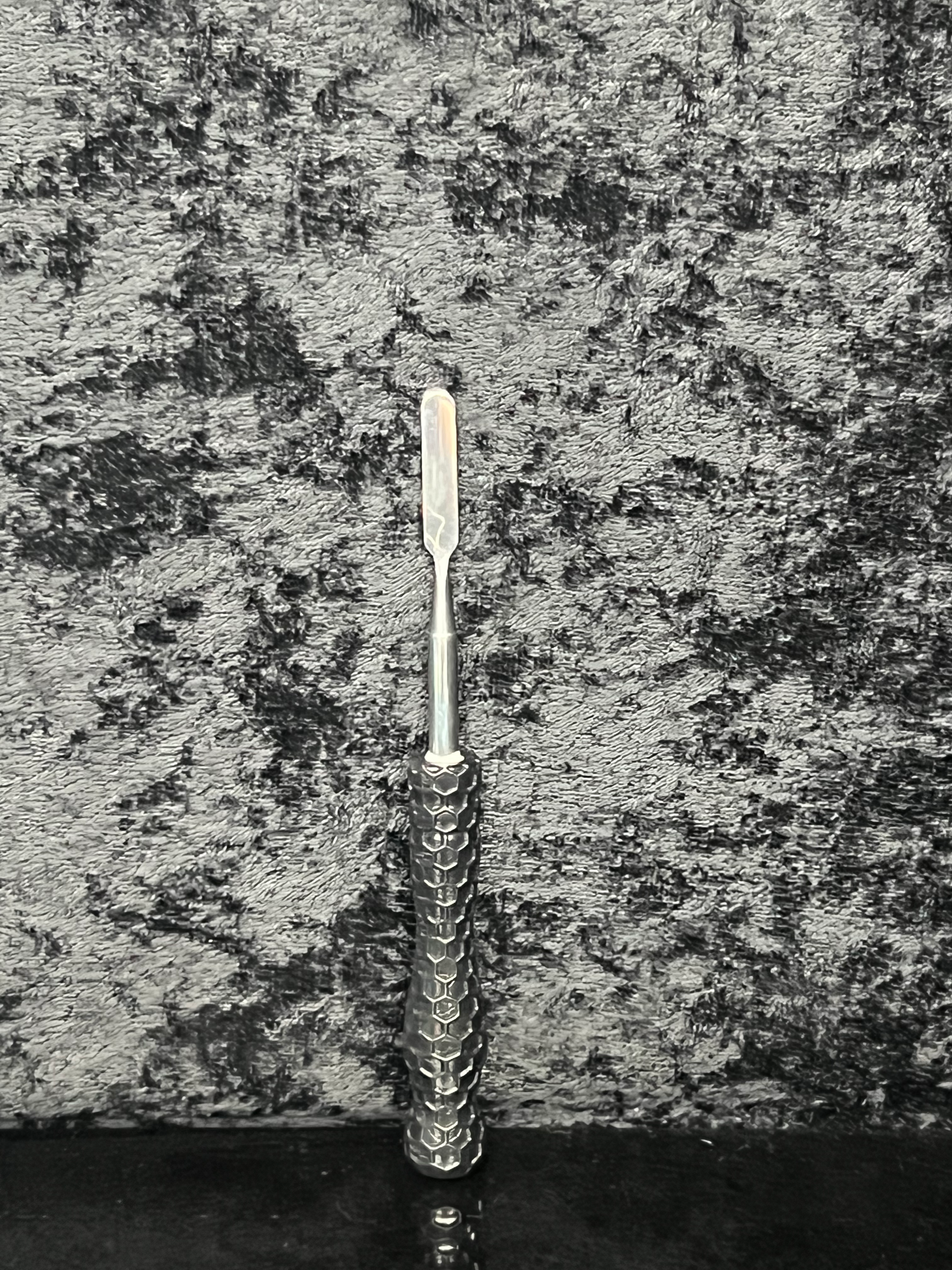 5.5in. Metal with honeycomb handle dab tool