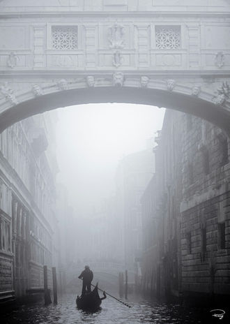 le-pont-des-soupirs-sous-la-brume-venise.jpg