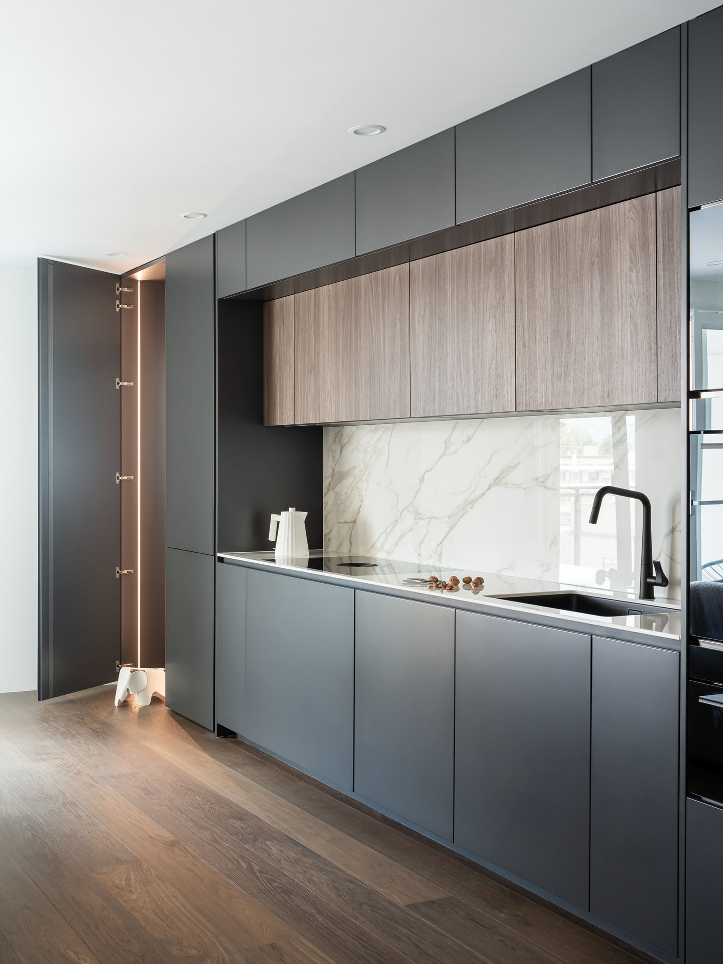 ristrutturazione appartamento cucina grigia