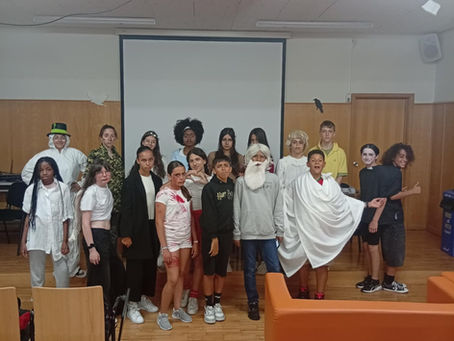 Alunos do 7.º ano apresentam peça "Projeto Paz"