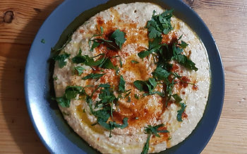 A plate of hoummus