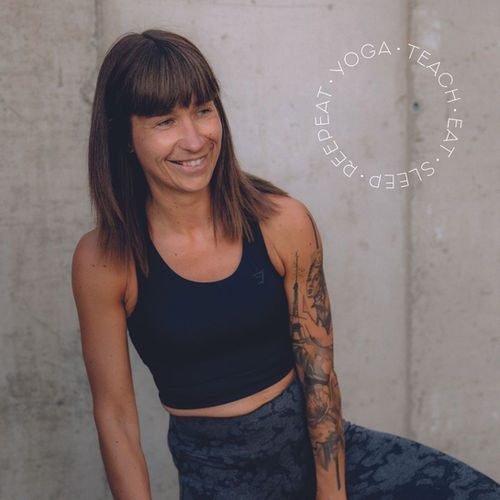YOGA Karin Grasch - lenik Brand Design Studio