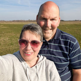 Gastdame Bed & Breakfast 
Graag heten we je welkom op ons erf met waterput, aan de rand van Saint-Priest-Des-Champs en Biollet, in het groene hart van de Auvergne (Puy-de-Dôme, 63)
Ons gerenoveerde boerderij is het laatste huis in de straat, omringd door stilte, rust en adembenemende vergezichten

Een ideale uitvalsbasis voor culturele, sportieve of spirituele uitstappen in de streek — of gewoon om tot jezelf te komen in onze tuin