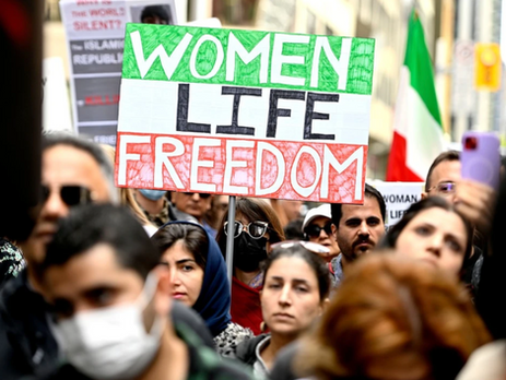 Mahsa Amini'nin Ölümünün 2. Yıl Dönümü: İranlı Kadınların Mücadelesi Devam Ediyor