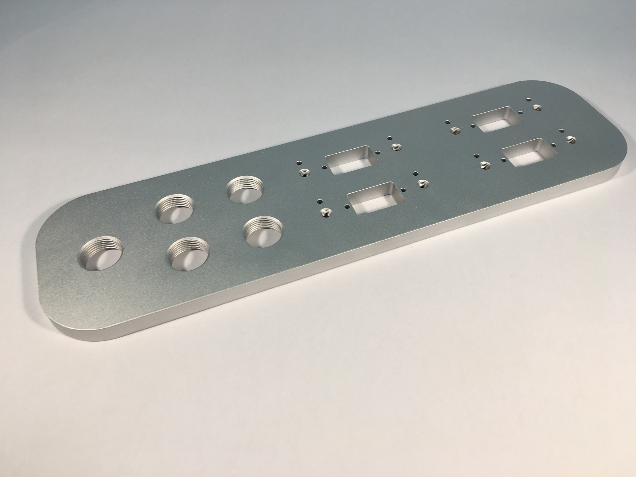 Kabel- & Stecker- Durchführung