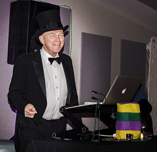 Finger-poppin' DJ