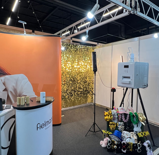 Fotobox Messe Promotion Basel mit Firmenlogo Branding