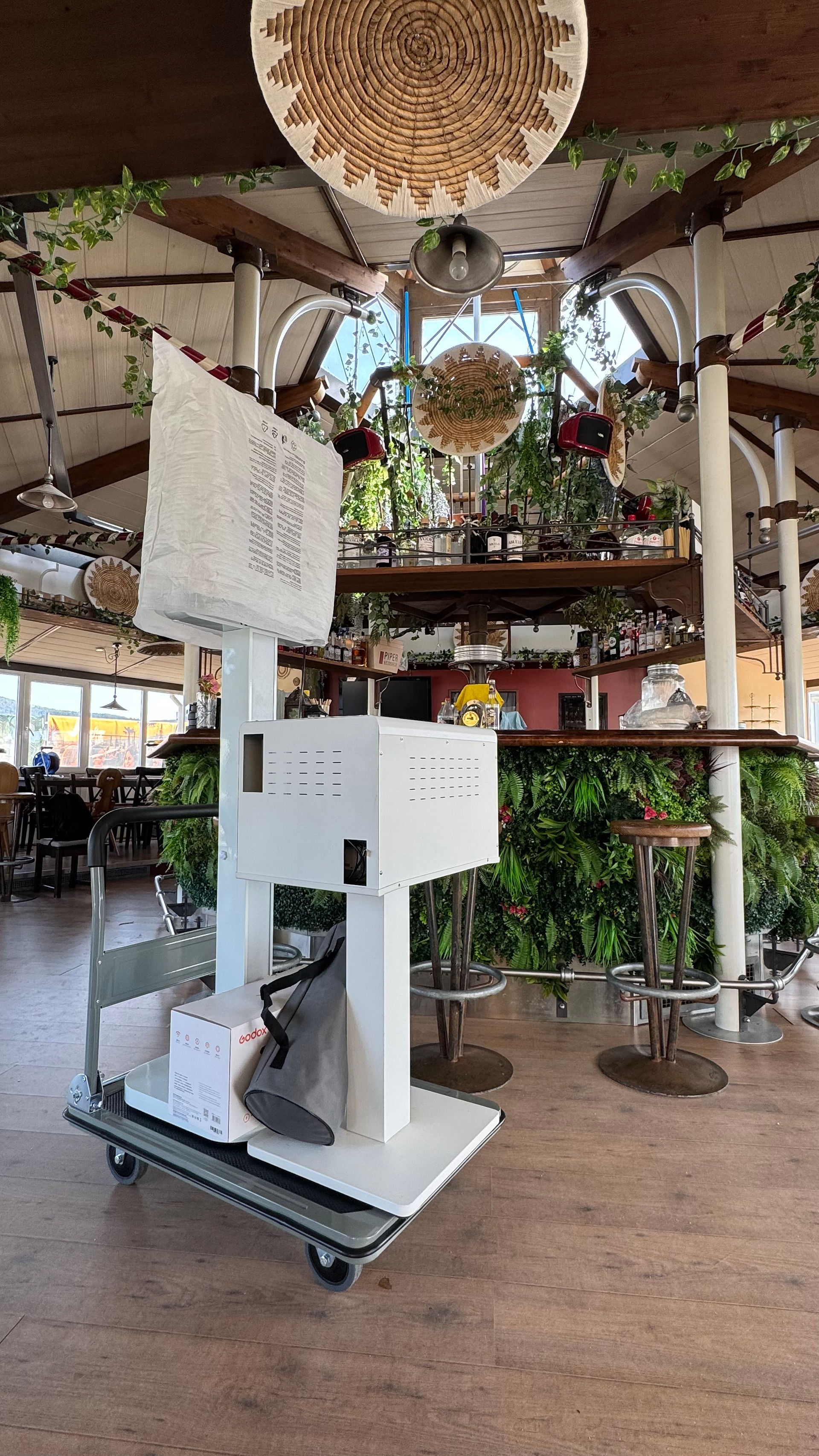 Fotobox Medium mit Studioblitz bei einer Feier in der Rooftop Bar Aarau