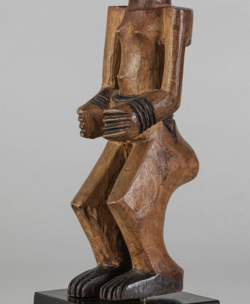 Thumbnail: Lwena Figure
