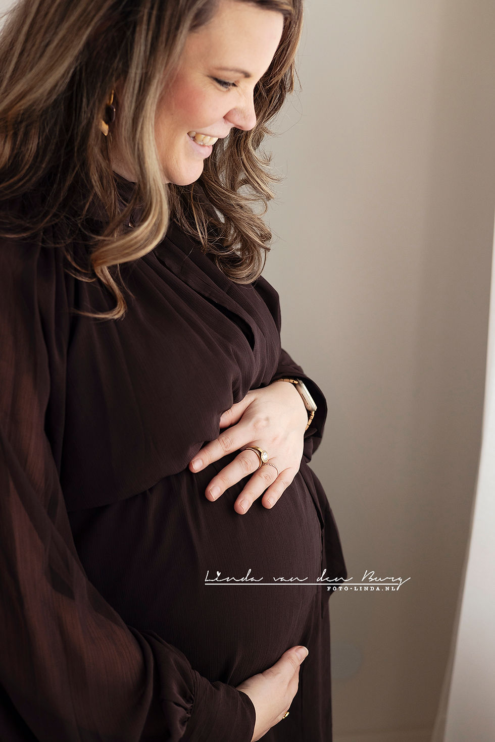 Zwangerschapsfotoshoot studio Barneveld – stijlvol en puur