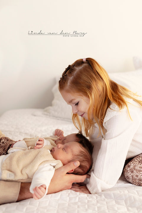 Newborn tweeling fotoshoot in fotostudio Barneveld op de Veluwe