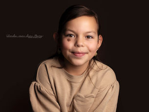 Kinderportretten Met Donkere Achtergrond – Fotostudio Barneveld