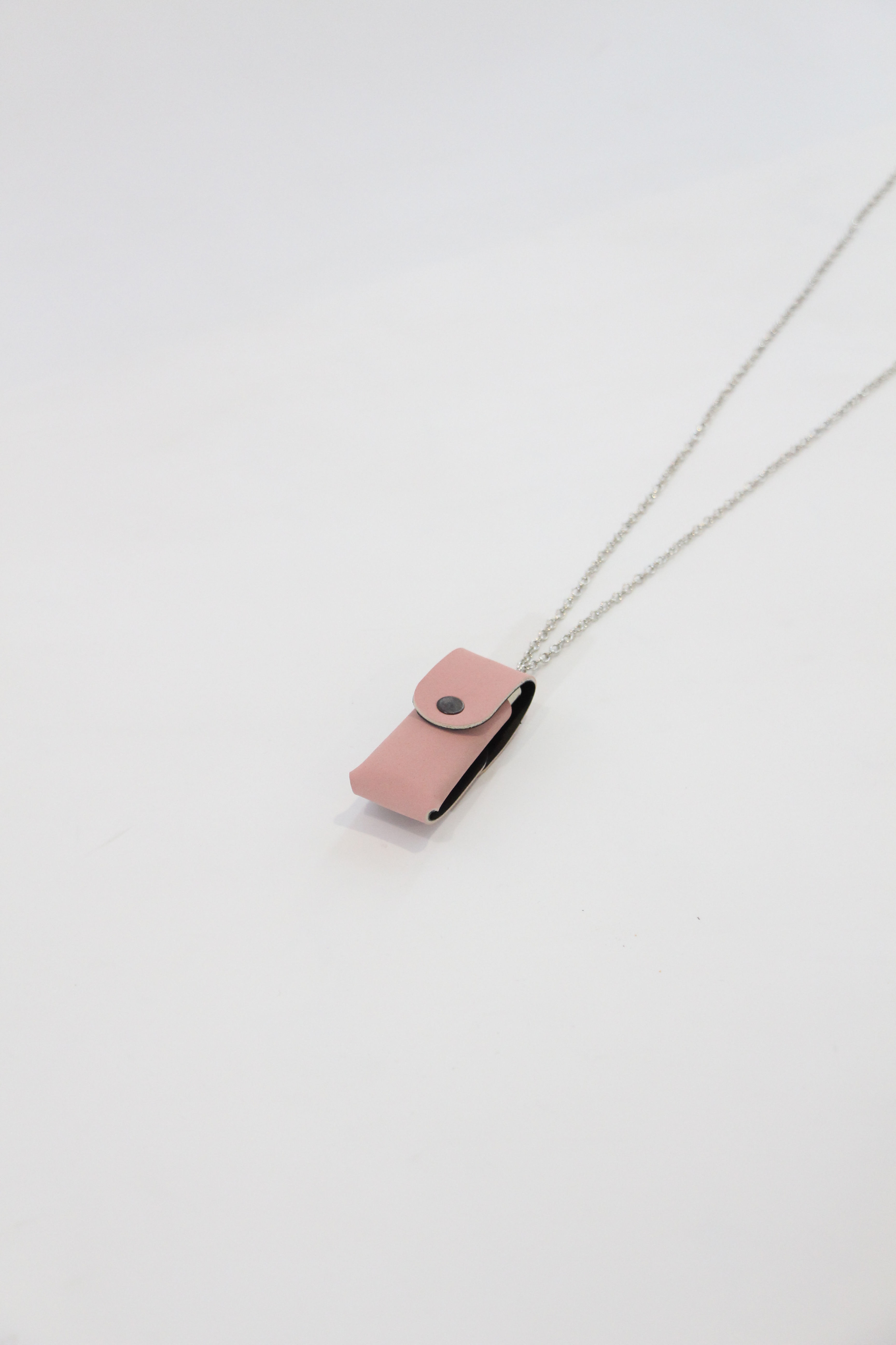 Porta-encendedor colgante