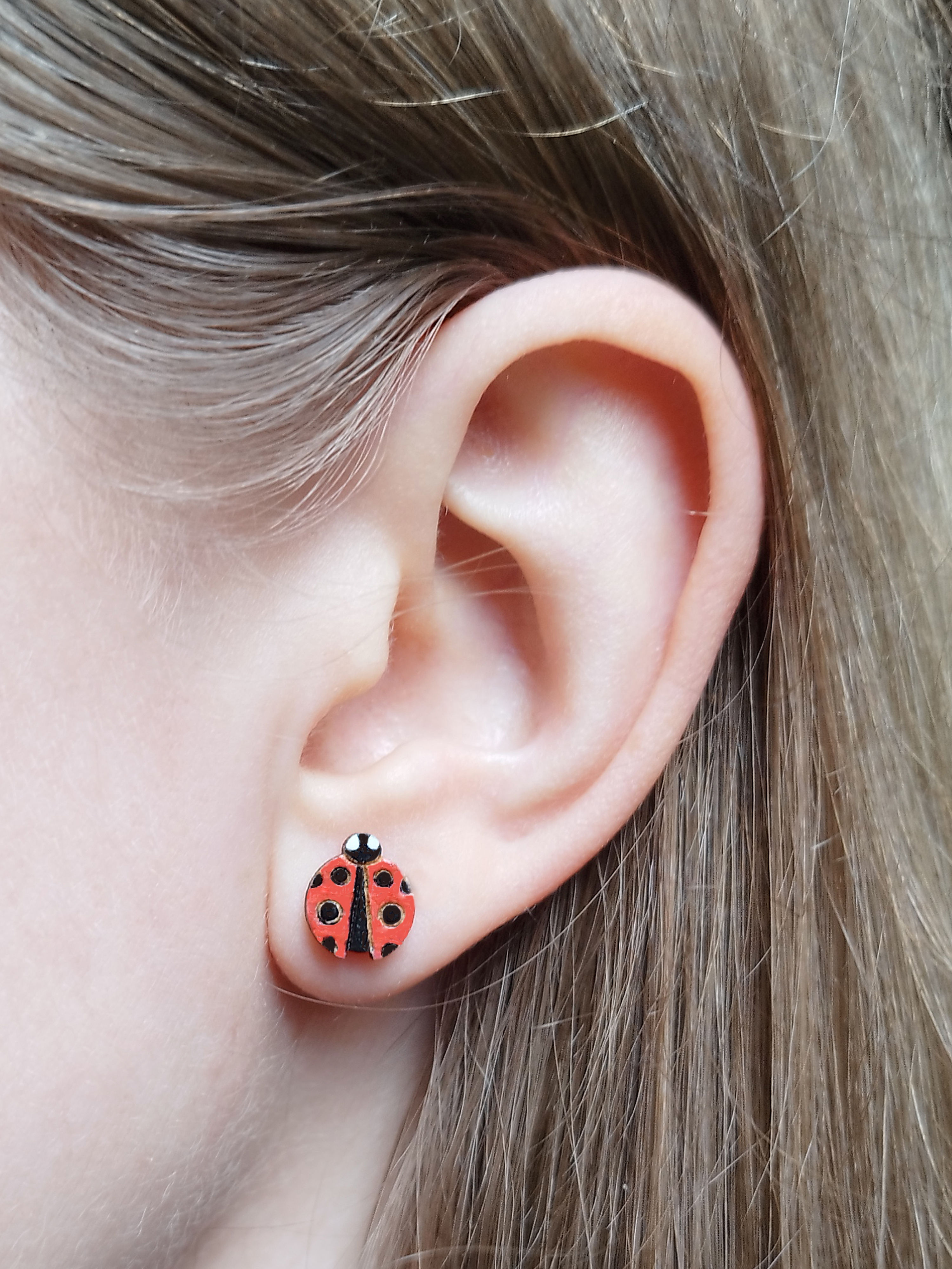 Mediniai rankų darbo auskarai „Boružėlės“