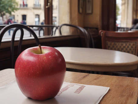 Ki Bild zum Roman, ein Apfel