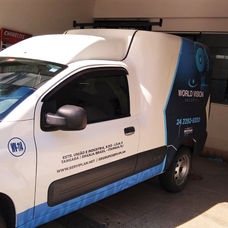 Adesivação e envelopamento de veículos