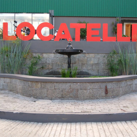 Letreiro em letra caixa de aço inox